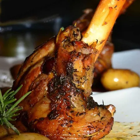 Bed & Breakfast Lou Baralet D'hotes Et Restaurant 3*