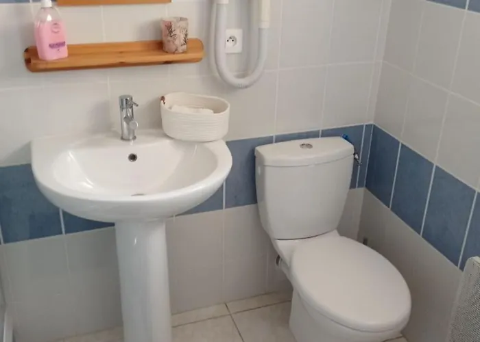 Oda ve Kahvaltı Lou Baralet D'hotes Et Restaurant Roujan
